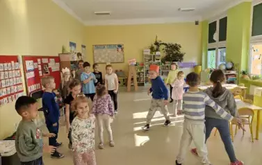 zabawa jak działa wirus w internecie