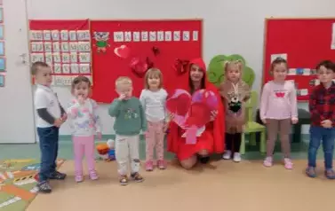 Czerwony Kapturek w przedszkolu na walentynki