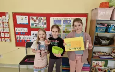 Zdjęcie grupowe z prezentacjami