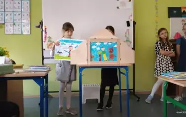 Uczennice klasy 2d podczas występu