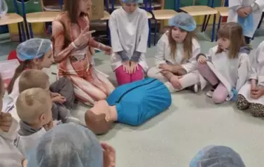1b uczy się RKO