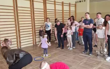 Zabawa z obręczami