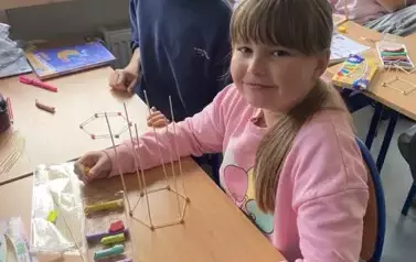 Klasa 4 b - Szkielety graniastosłup&oacute;w.