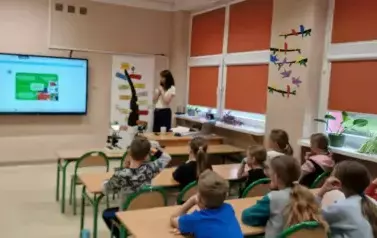 mama ucznia opowiada o mikroorganizmach