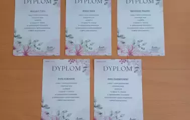 Dyplomy laureat&oacute;w Og&oacute;lnopolskiej olimpiady z języka angielskiego Olimpus - kl. 6 i 7