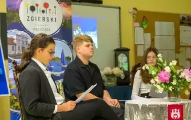Odczytanie prac laureat&oacute;w z pierwszych miejsc w 3 kategoriach wiekowych