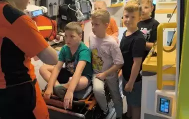 Uczniowie klasy 2c w Stacji Ratownictwa Medycznego 