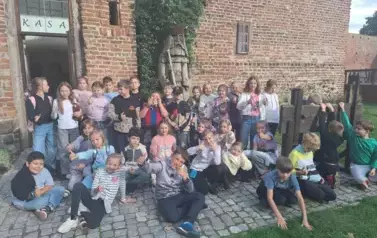 Uczniowie na zamku w Łęczycy