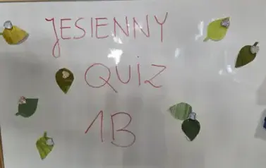 tablica z napisem jesienny quiz