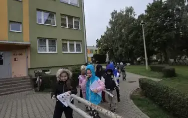 1b wyrusza na spacer
