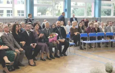 zaproszeni goście z panem prazydentem, zastępcą, naczelnikiem wydziłu i dyrektorami szk&oacute;ł