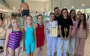 Nasze mistrzynie Powiatu Zgierskiego w pływaniu w kat. Igrzyska Dzieci