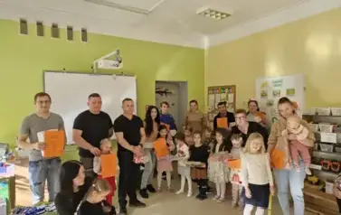 wsp&oacute;lne zdjęcie uczestnik&oacute;w konkursu po rozdaniu dyplom&oacute;w i nagr&oacute;d