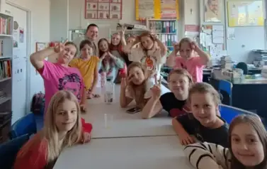 Członkinie Szkolnego Koła Bibliotecznego podczas spotkania