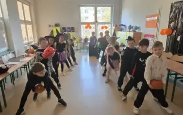 zabawa z dyniamiw rzedach 
