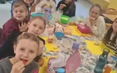 3a degustuje śniadanie