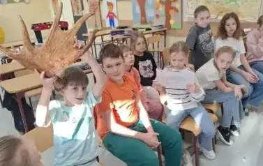 Odgadywanie zagadek przez uczni&oacute;w