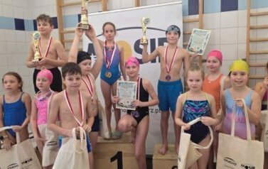 Medaliści  sztafety mieszanych 4x25 m stylem dowolnym