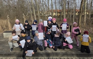 Zdjęcie klasowe 1b na spacerze