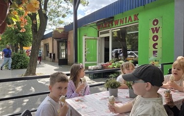 Wyjście na lody klasy 1b z okazji Dnia Dziecka