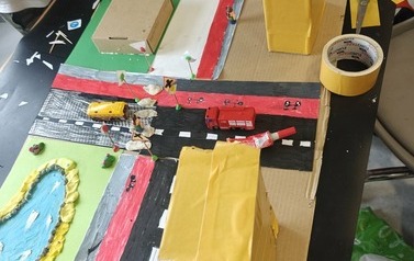 makieta ze skzryżowaniem i blokami