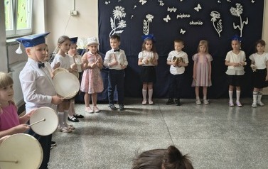 Cała grupa wykonuje instrumentację utworu Marsz turecki.jpeg