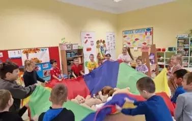 Zabawa z chustą animacyjną