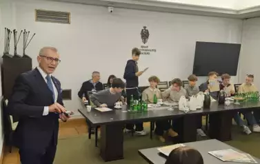 wycieczka do Warszawy w sali Senatu