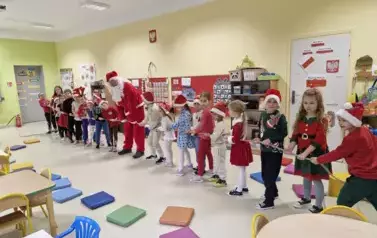 starszaki ćwiczą siłę