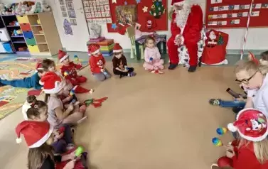 maluszki grają dla Mikołaja