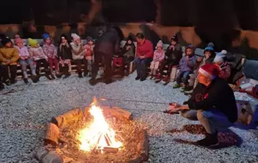 Ognisko z piankami i krakersami