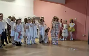 występ uczni&oacute;w klas trzecich 