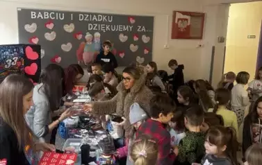 kiermasz na holu