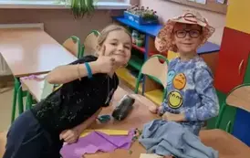 uczniowie prezentują swoje prace 