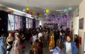 dzieci tańczą kaczuszki