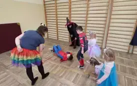 Przechodzenie pod liną