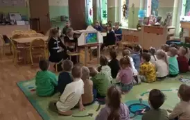Uczniowie klasy 2c podczas występu