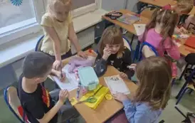 uczniowie podczas rozwiązywania zadań