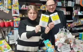 Wręczenie ciastek w sklepie Pani Irenka