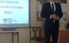 Prezydent przemawiający na rozpoczęciu konkursu