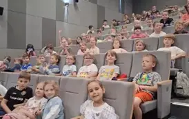 sala kinowa- oczekiwanie na film