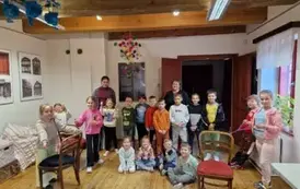 Zdjęcie grupowe ze sznurkami