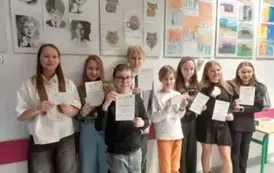 Uczestnicy Szkolnego Konkursu na Kartkę Pocztową w Języku Angielskim z  kl. 6A