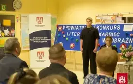 Recytowanie fragment&oacute;w dzieł A. Mickiewicza przez ucznia SP8 
