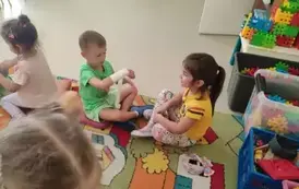 dzieci w roli lekarza