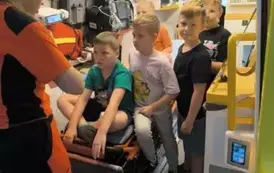 Uczniowie klasy 2c w Stacji Ratownictwa Medycznego 