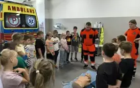 Uczniowie klasy 2c w Stacji Ratownictwa Medycznego 