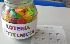 Słoik z losami do Loterii Czytelniczej
