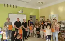 wsp&oacute;lne zdjęcie uczestnik&oacute;w konkursu po rozdaniu dyplom&oacute;w i nagr&oacute;d