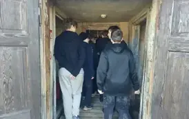 Wejście do baraku obozowego